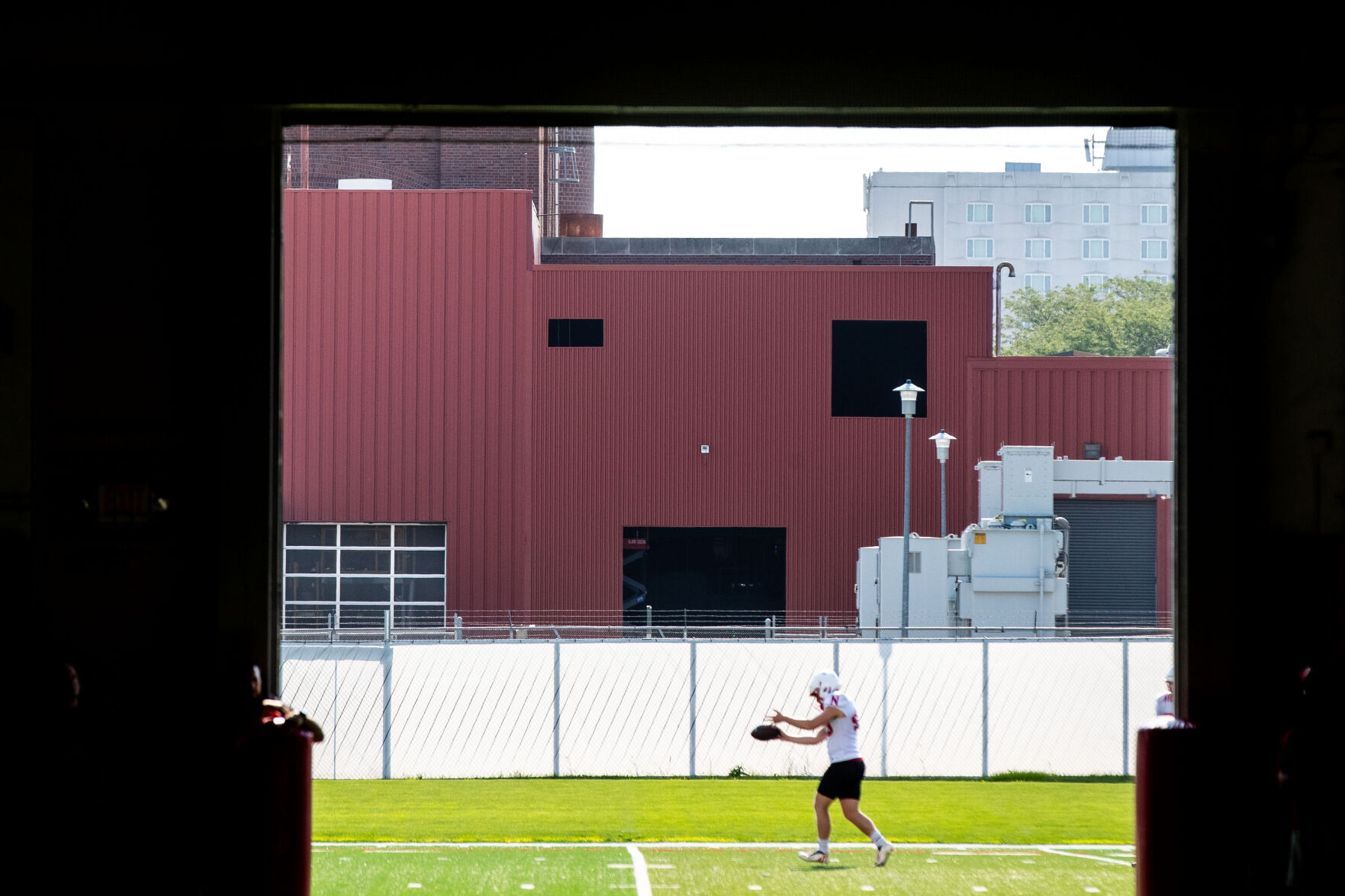 080222-owh-spo-huskerpractice-pic-cm002.jpg